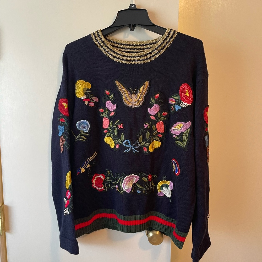 Evereve NWT sweater navy with red green band appliquéd embroidered flowers XL
